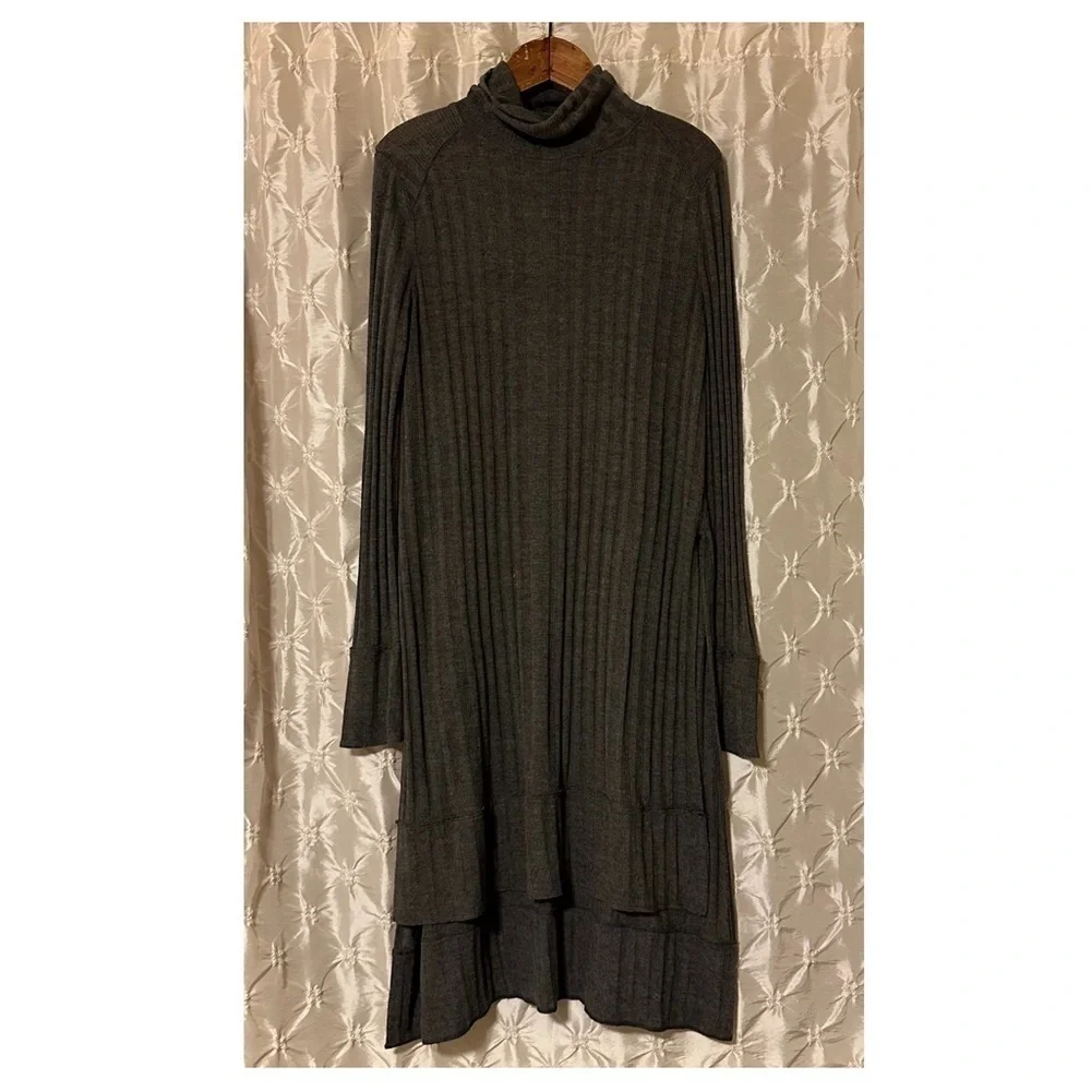 Free People Heathered Gray Ribbed Tunic Top Turtleneck Side Slits Knit Sweater